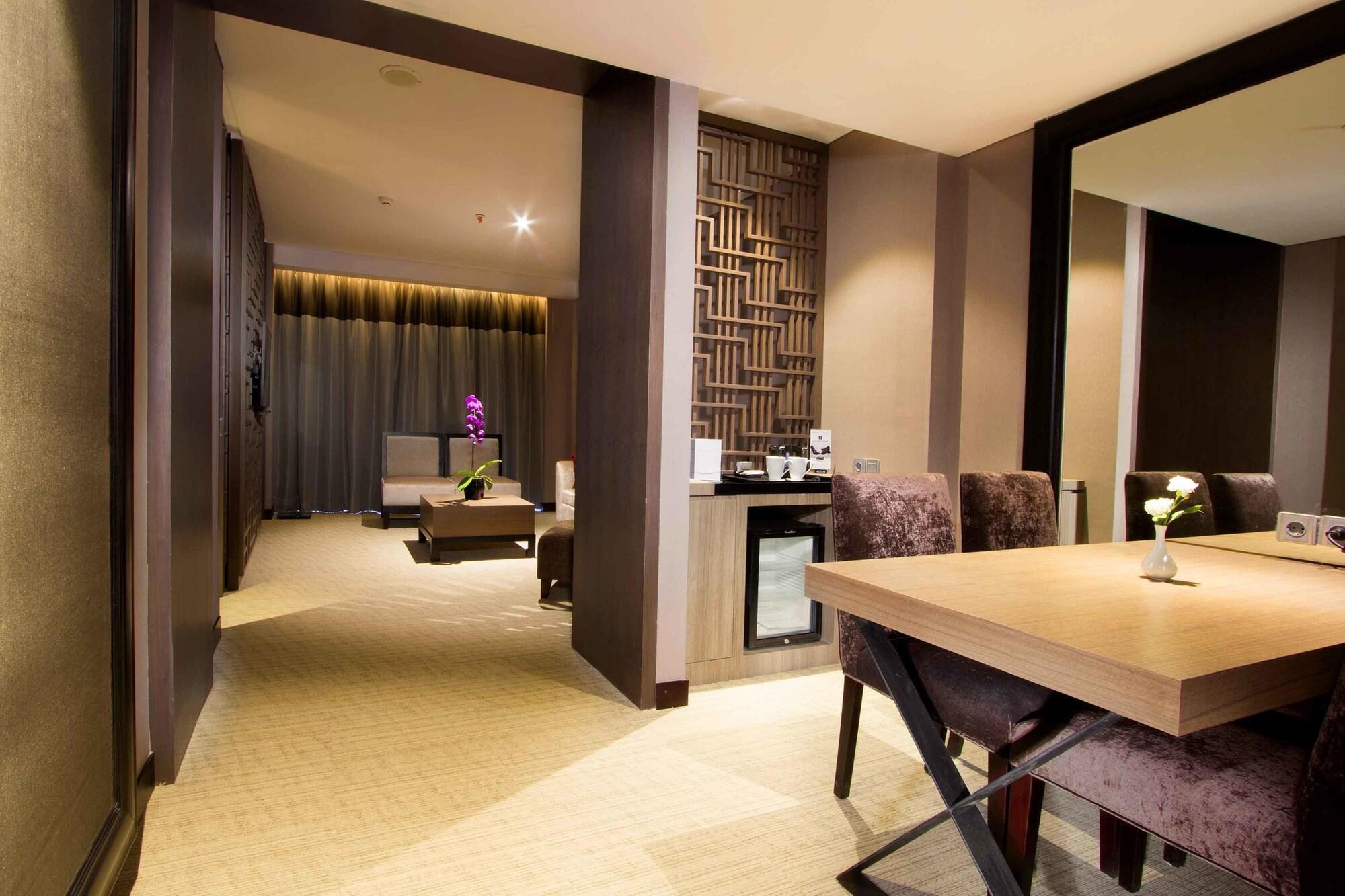 Aston Priority Simatupang Hotel And Conference Center Jakarta Kültér fotó
