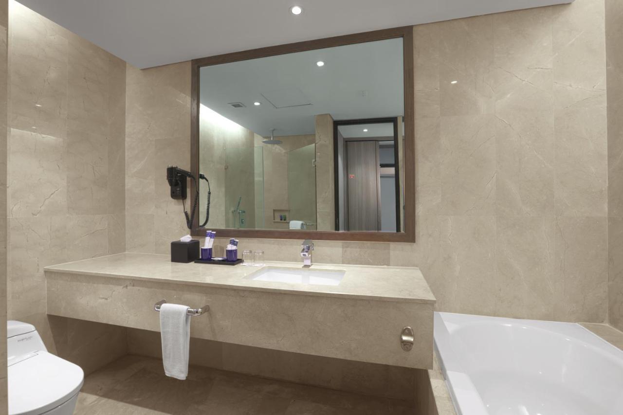 Aston Priority Simatupang Hotel And Conference Center Jakarta Kültér fotó